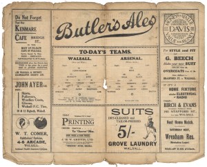 The middle page spread showing the team line-ups.