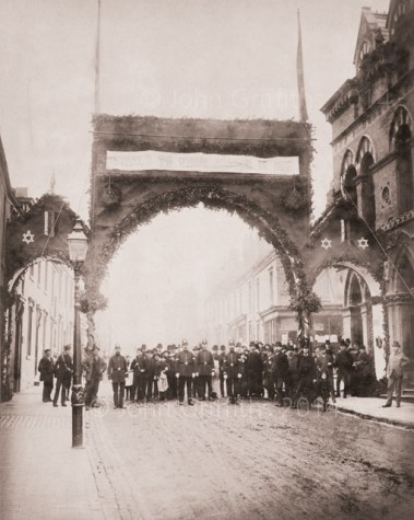 The arch looking the opposite way up to Ablewell Street.
