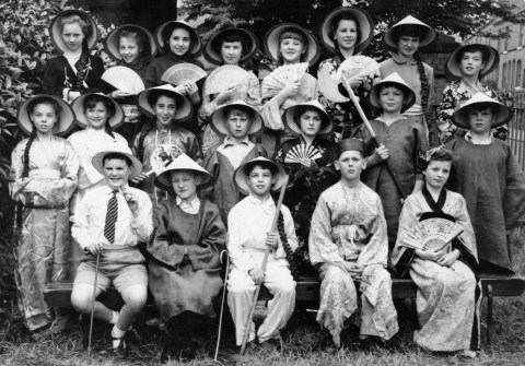 Back row:- ?, Carol Gill (I think), Margaret Clift (I think), ?, Diane Reynolds (I think), Gwyneth Longmore, Cherry Holford, Christine Walker. Middle row:- Margaret Allison (I think), ?, Ann Allsopp, Paul Aldridge, Cheryl Longsborough, John Pitcock, Peter Jarvis. Seated front:- Peter Baldwin, yours truly, Brian Burgess, Stuart Ormonde, Susan Levitt.