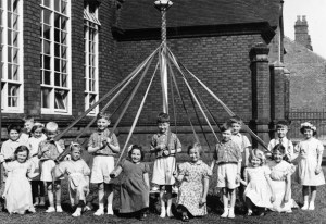 The children from North Walsall Infants School posing around the maypole in 1954.